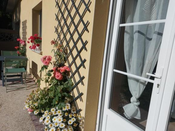 Les Nids De La Baie Acomodação com café da manhã Favières Exterior foto